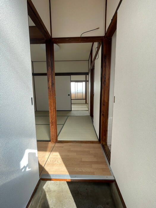 物件内観写真10　(玄関)