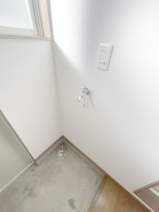 物件内観写真11　(洗濯機置場)