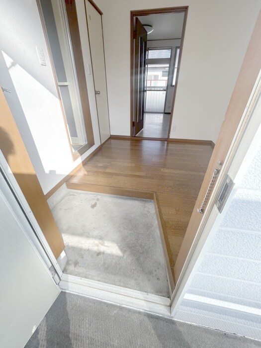 物件内観写真18　(玄関)