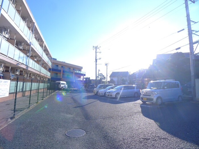 物件外観写真4　(駐車場)