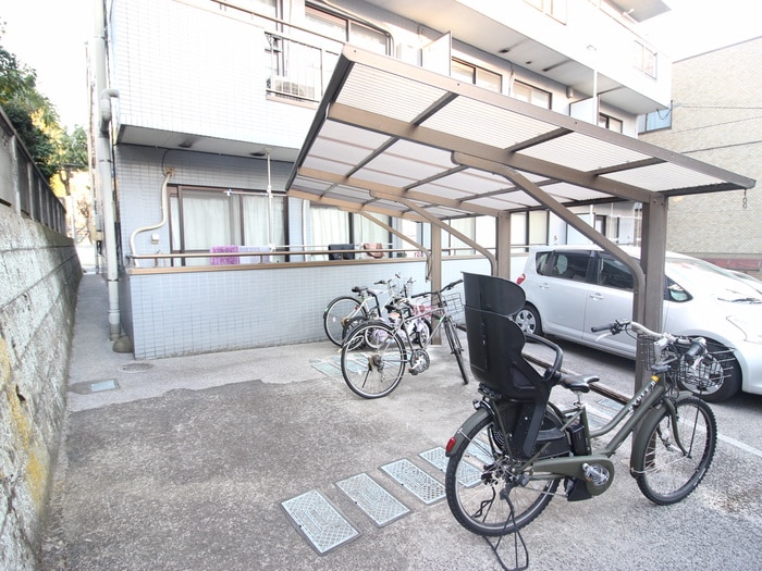 物件外観写真4　(駐輪場)