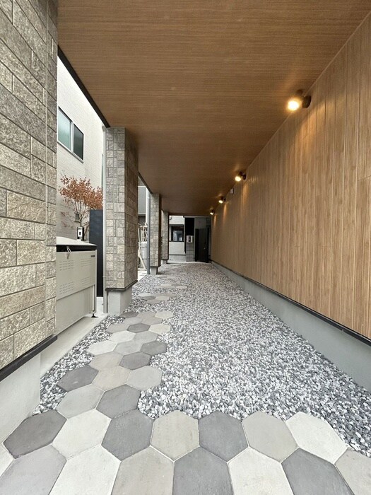 物件外観写真3　(エントランス部分)