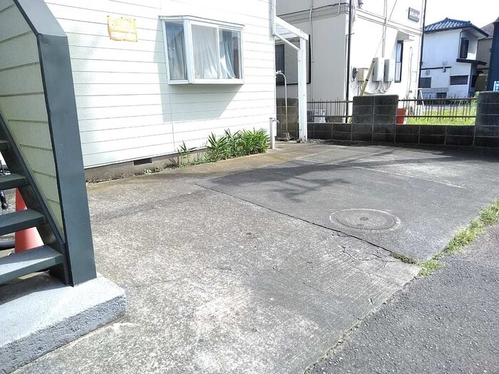物件外観写真3　(駐車場)