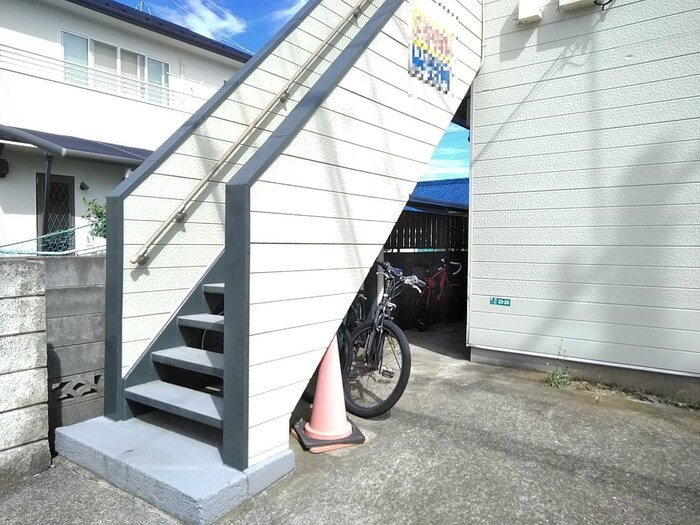 物件外観写真5　(エントランス部分)