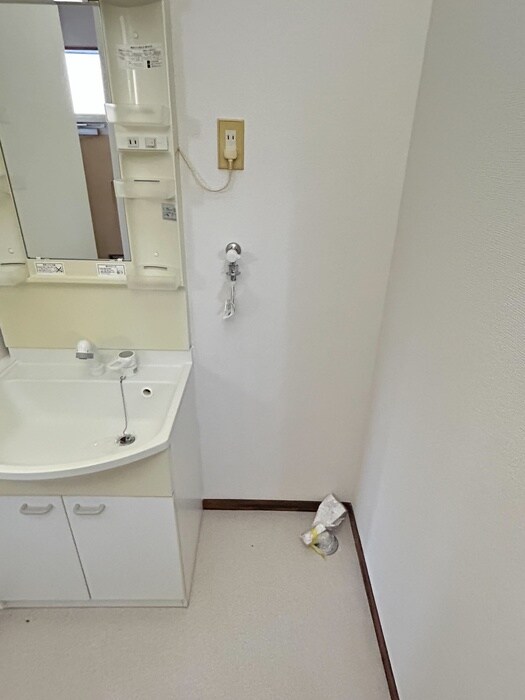 物件内観写真16　(洗濯機置場)