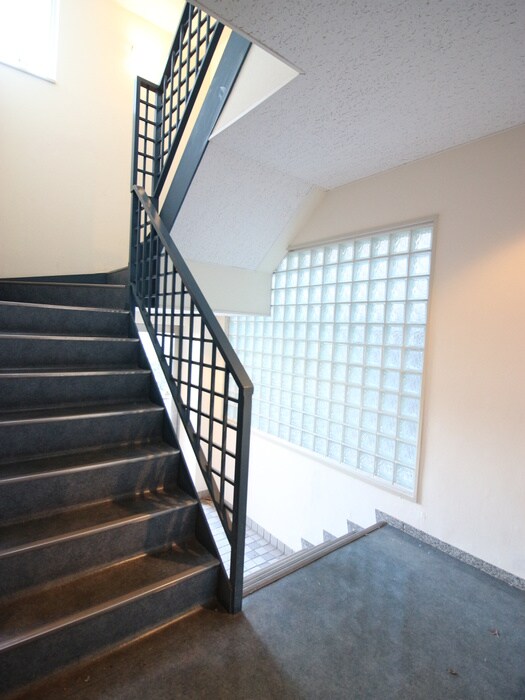 物件外観写真5　(エントランス部分)