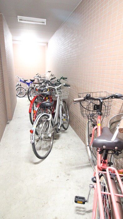 物件外観写真2　(駐輪場)