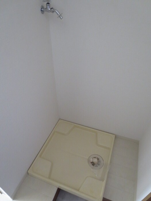 物件内観写真12　(洗濯機置場)