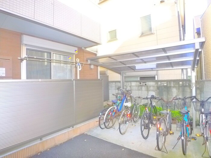 物件外観写真4　(駐輪場)
