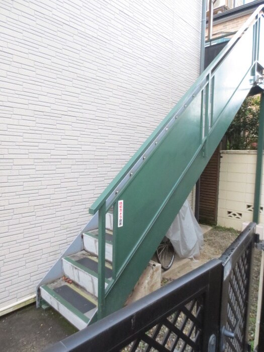 物件外観写真6　(エントランス部分)