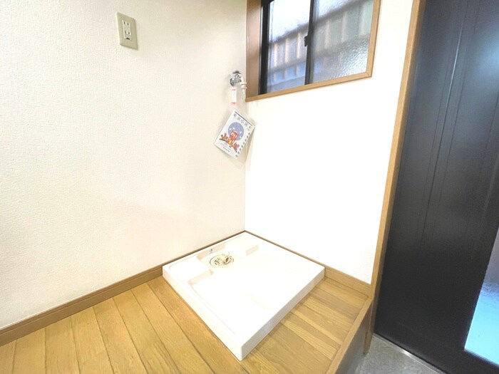 物件内観写真15　(洗濯機置場)