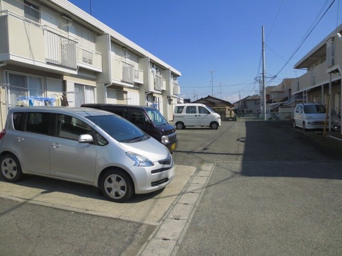 物件外観写真3　(駐車場)