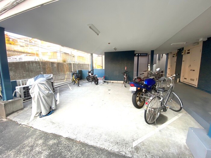 物件外観写真2　(駐輪場)