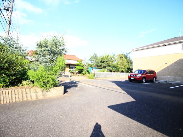 物件外観写真3　(駐車場)