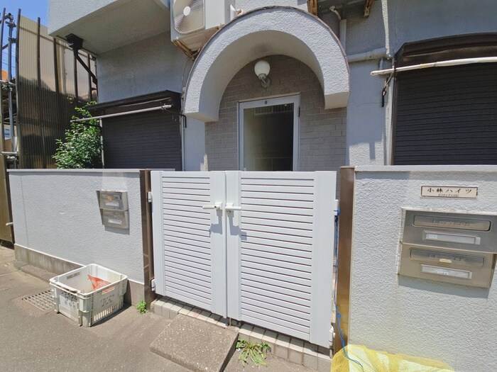 物件外観写真3　(エントランス部分)