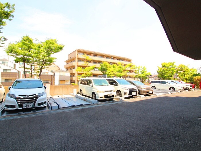 物件外観写真4　(駐車場)