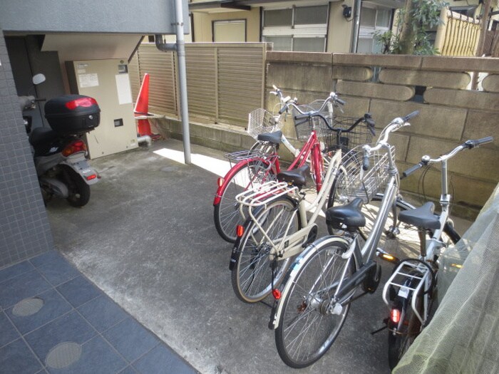 物件外観写真2　(駐輪場)