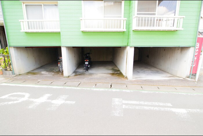 物件外観写真3　(駐輪場)