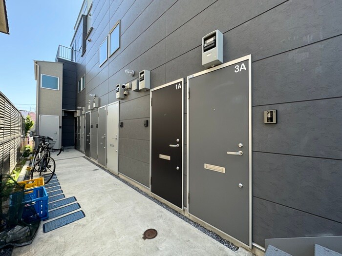 物件外観写真3　(エントランス部分)