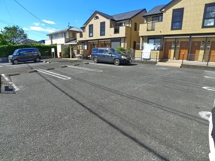 物件外観写真5　(駐車場)
