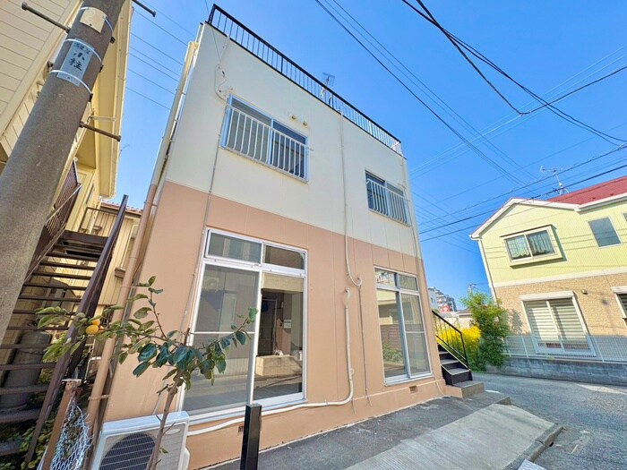 物件外観写真5　(駐車場)