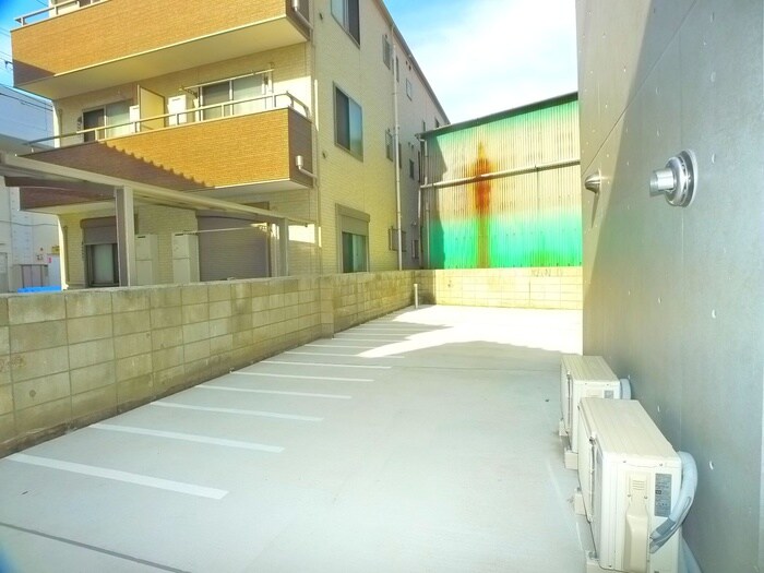 物件外観写真4　(駐輪場)