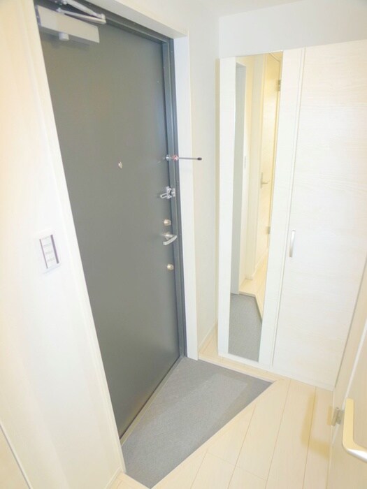 物件内観写真16　(玄関)