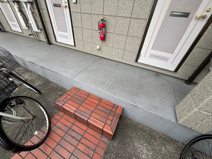 物件外観写真6　(エントランス部分)