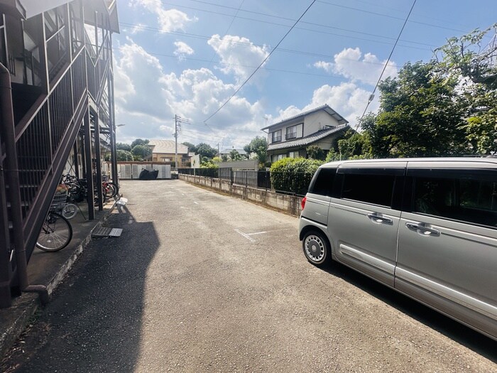 物件外観写真3　(駐車場)