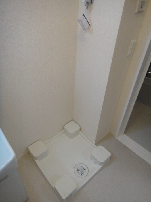 物件内観写真5　(洗濯機置場)