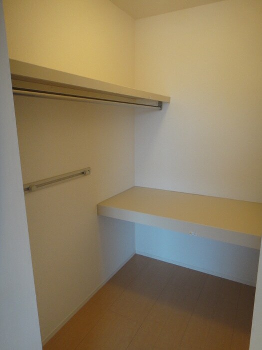 物件内観写真12　(収納)
