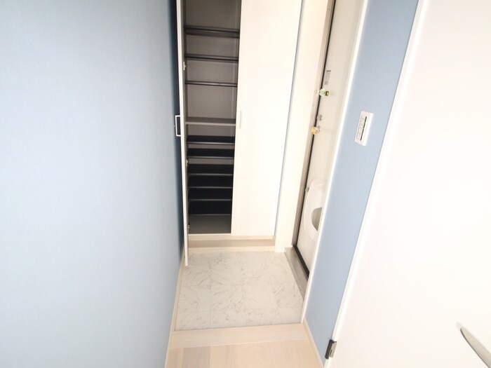 物件内観写真14　(玄関)