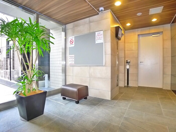 物件外観写真2　(エントランス部分)