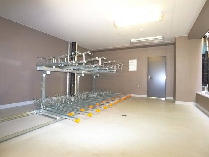 物件外観写真5　(駐輪場)