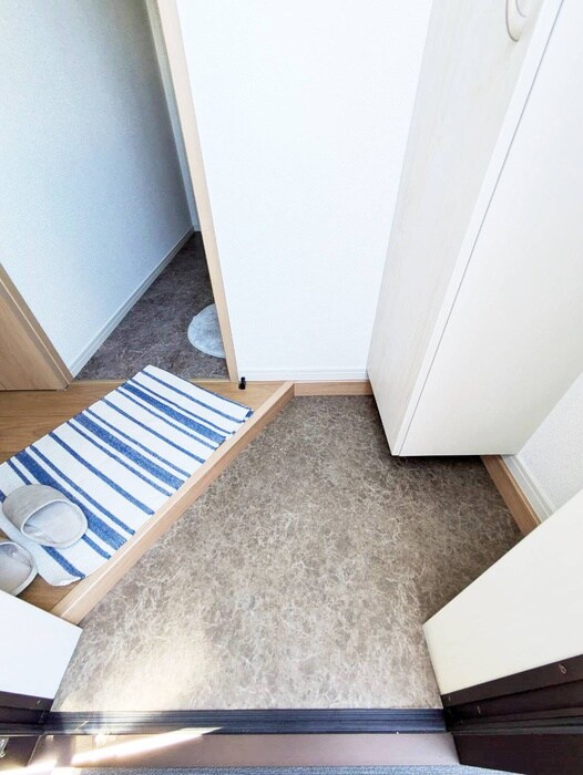 物件内観写真18　(玄関)