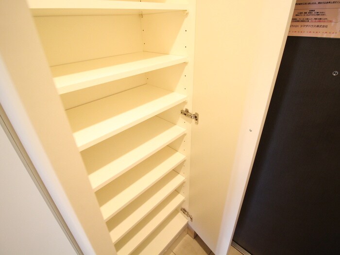 物件内観写真8　(靴箱)