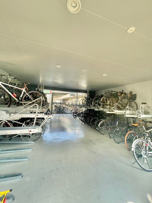 物件外観写真5　(駐輪場)