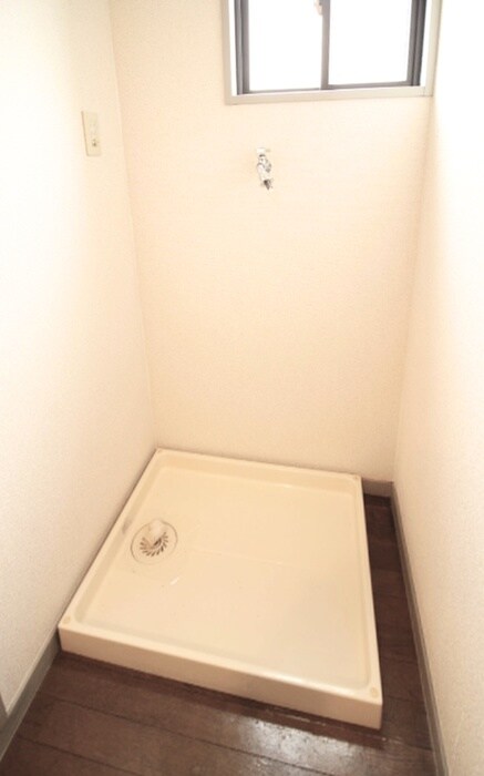 物件内観写真13　(洗濯機置場)