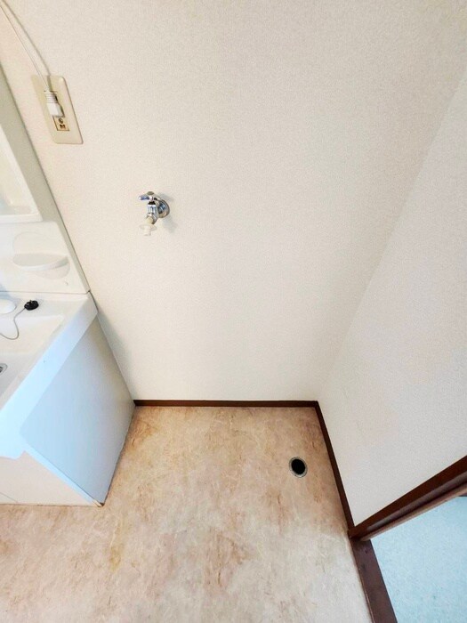 物件内観写真15　(洗濯機置場)