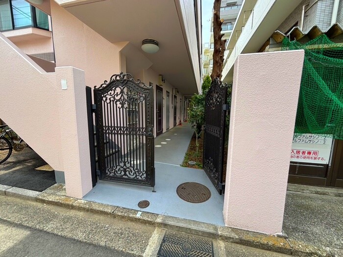 物件外観写真5　(エントランス部分)