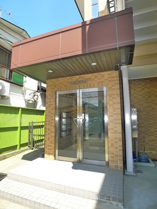 物件外観写真3　(エントランス部分)