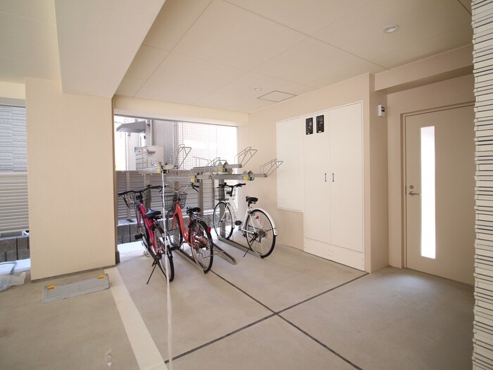 物件外観写真4　(駐輪場)