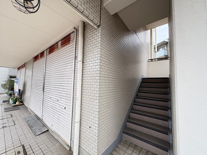 物件外観写真5　(エントランス部分)