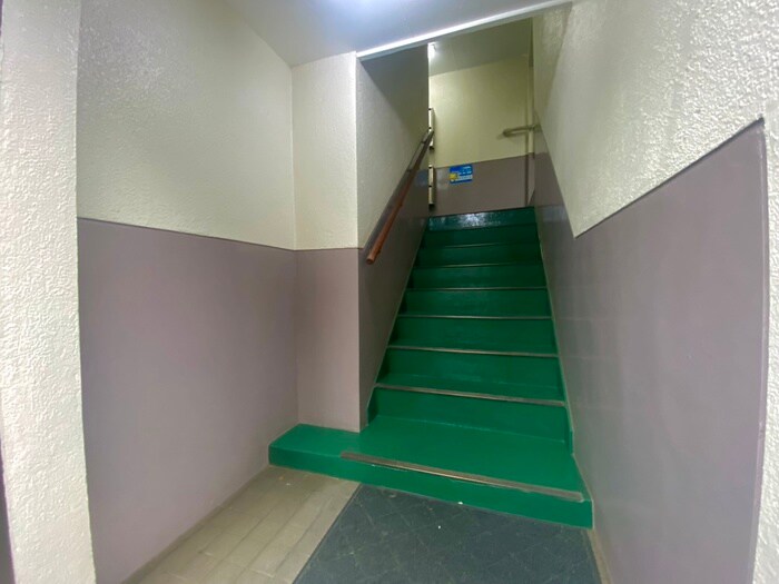 物件外観写真5　(エントランス部分)