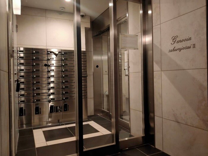 物件外観写真4　(エントランス部分)