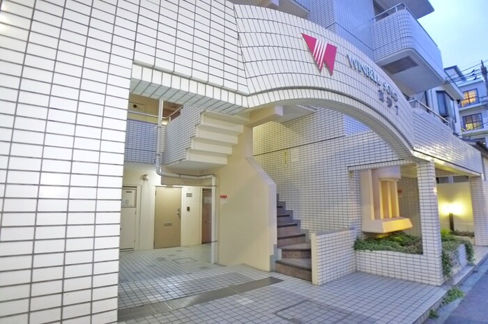 物件外観写真2　(エントランス部分)