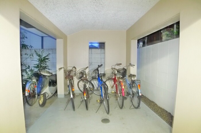 物件外観写真5　(駐輪場)