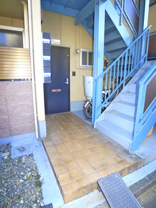 物件外観写真2　(エントランス部分)