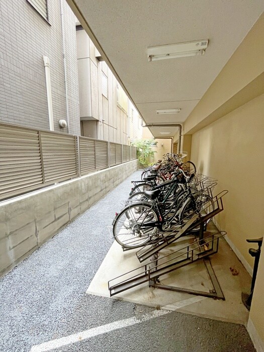 物件外観写真3　(駐輪場)