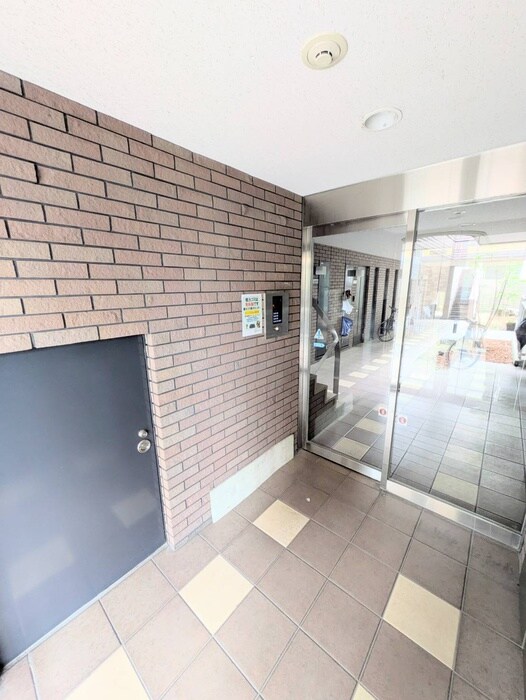 物件外観写真4　(エントランス部分)